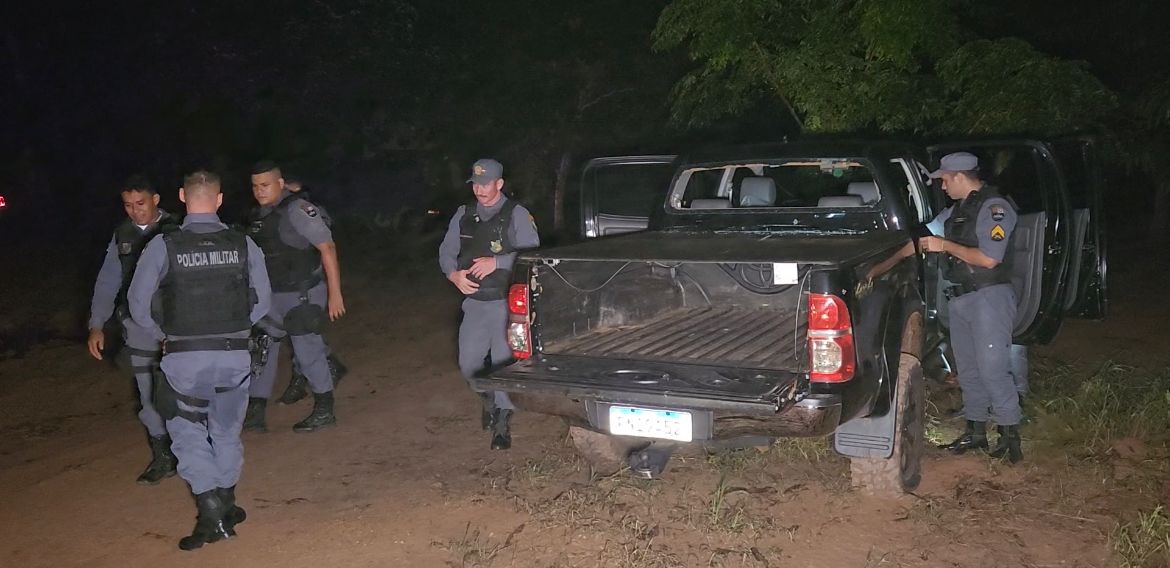 Bandidos trocam tiros a Polícia após furtarem caminhonete em