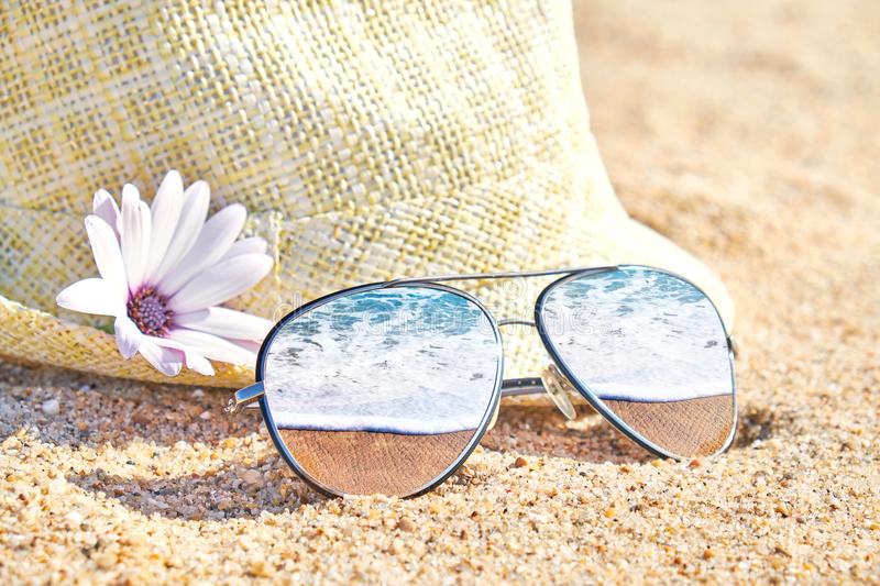 Elas Encantam: 5 Tendências em Óculos de Sol para o Verão 1