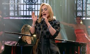 Naiara Azevedo é criticada após Imitar Adele 14