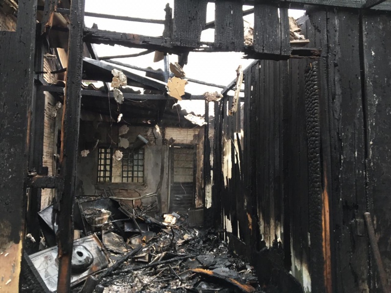 Idoso é resgatado por PM durante incêndio em residência; descubra como foi 6