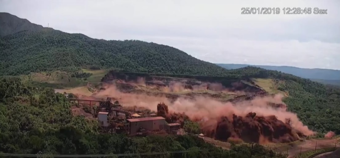 Assista vídeo do exato momento em que barragem em Brumadinho se rompe 7