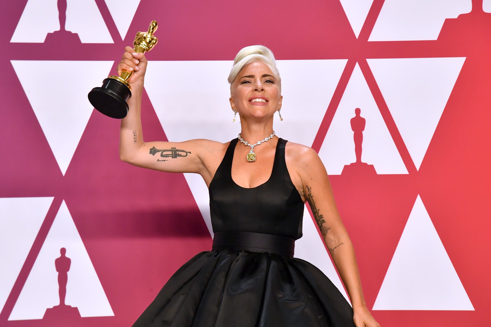 Lady Gaga ganha Oscar e "Shallow" se torna a música mais premiada da história; Assista 3