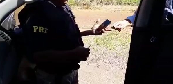 Motorista é preso após oferecer dinheiro para policial 1
