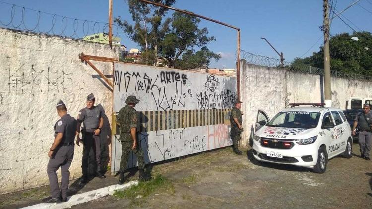Menino pula muro e é atacado por cães em São Paulo