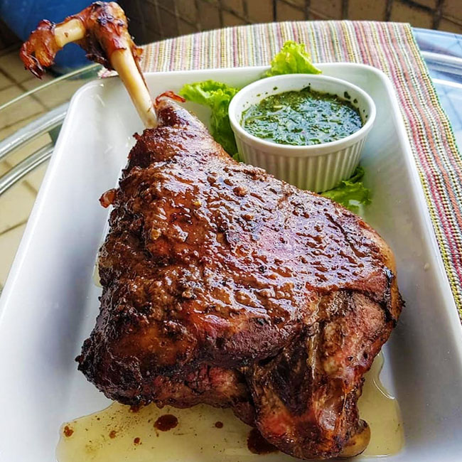 Aprenda receita de Pernil de Cordeiro com Molho de Hortelã
