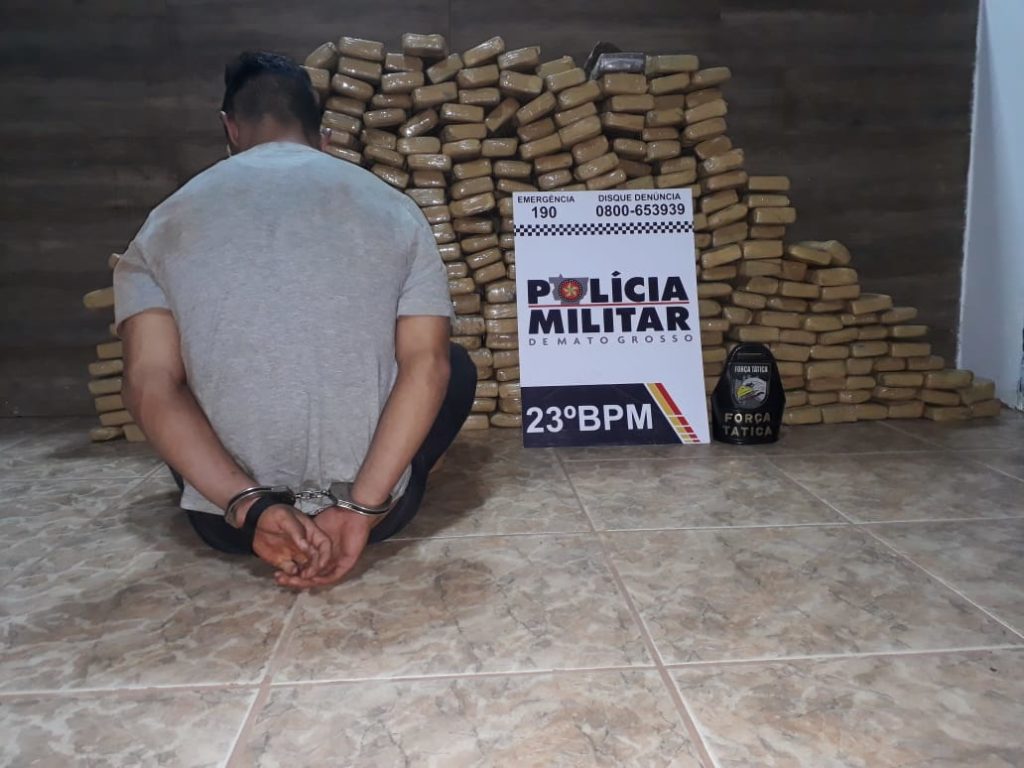 Motorista é preso com drogas ao abastecer ao lado de PM