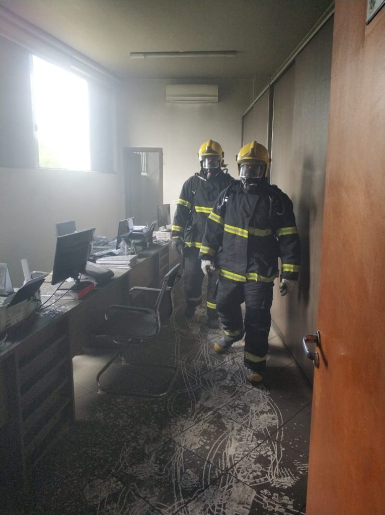 Princípio de incêndio deixa servidores assustados em Câmara Municipal