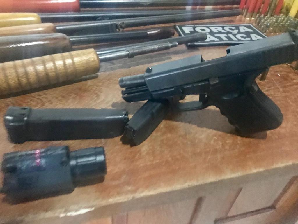 Força Tática descobre arsenal de armas e munições em Vera