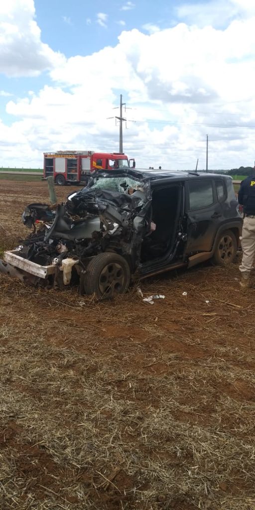 Filho de ex-prefeito morre após acidente entre Jeep e caminhão