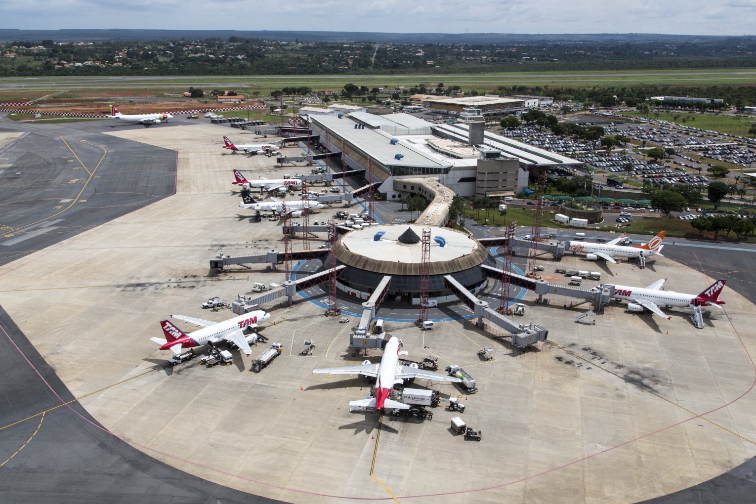 Governo brasileiro determina suspensão de voos internacionais por 30 dias