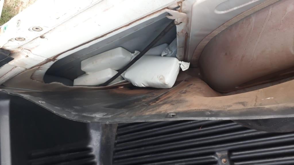 22,3 quilos de cocaína são encontrados em fundo falso de veículo