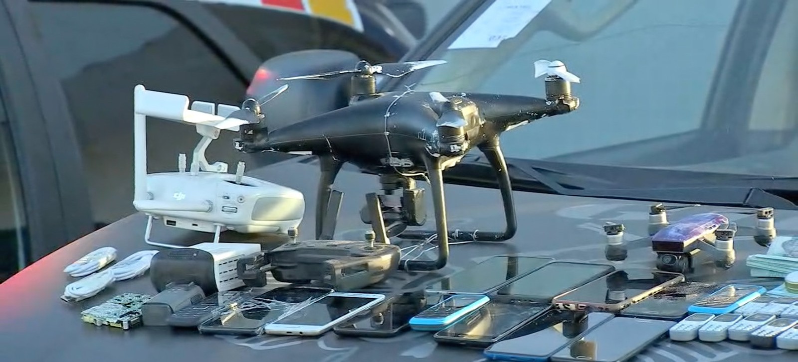 Mulheres são presas com drones e R$ 18 mil; Material seria lançado na PCE