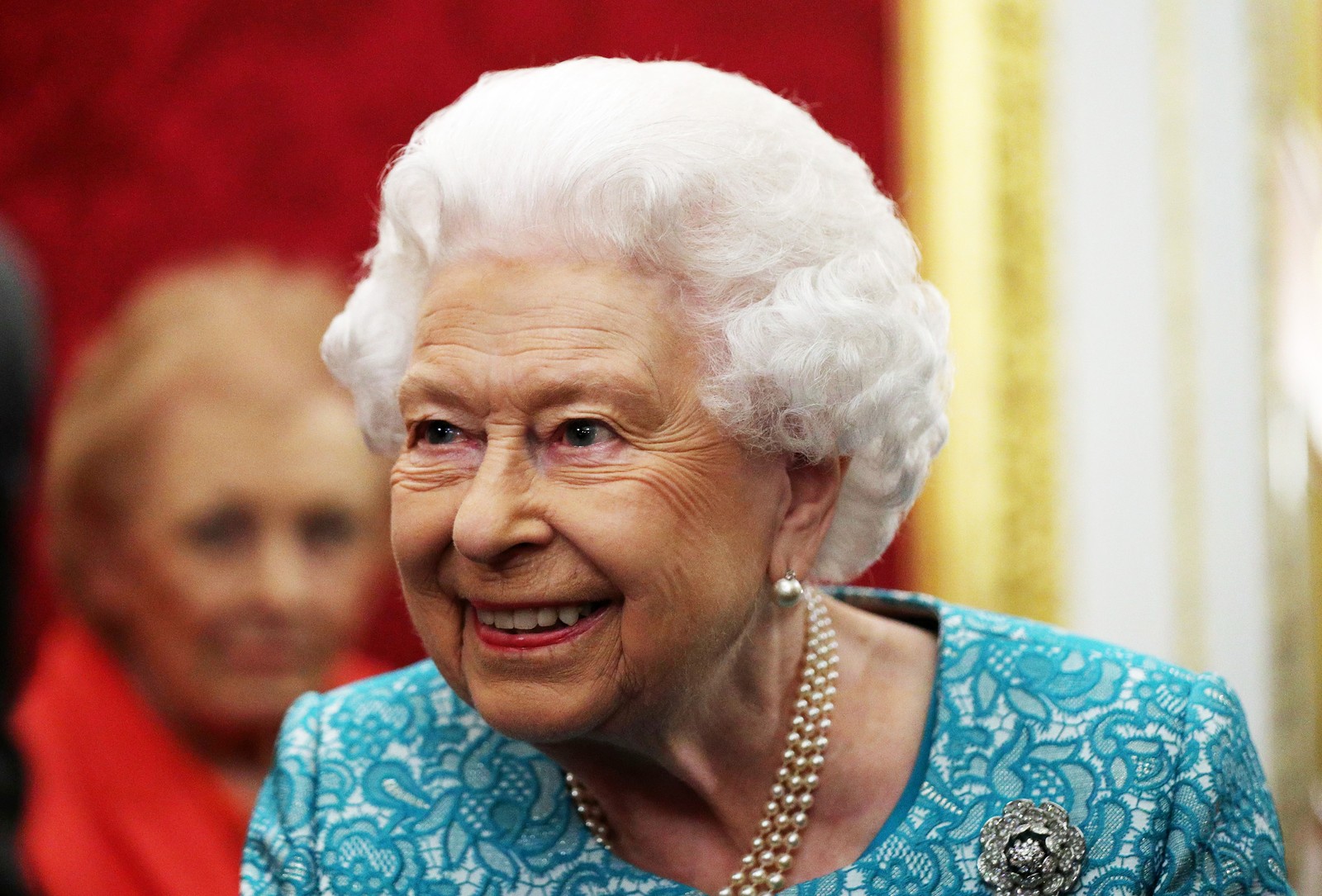 Rainha Elizabeth cancela comemorações de aniversário devido à covid-19