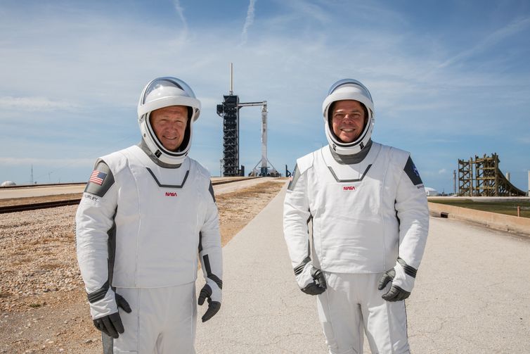 Nasa deve lançar hoje dois astronautas ao espaço 5
