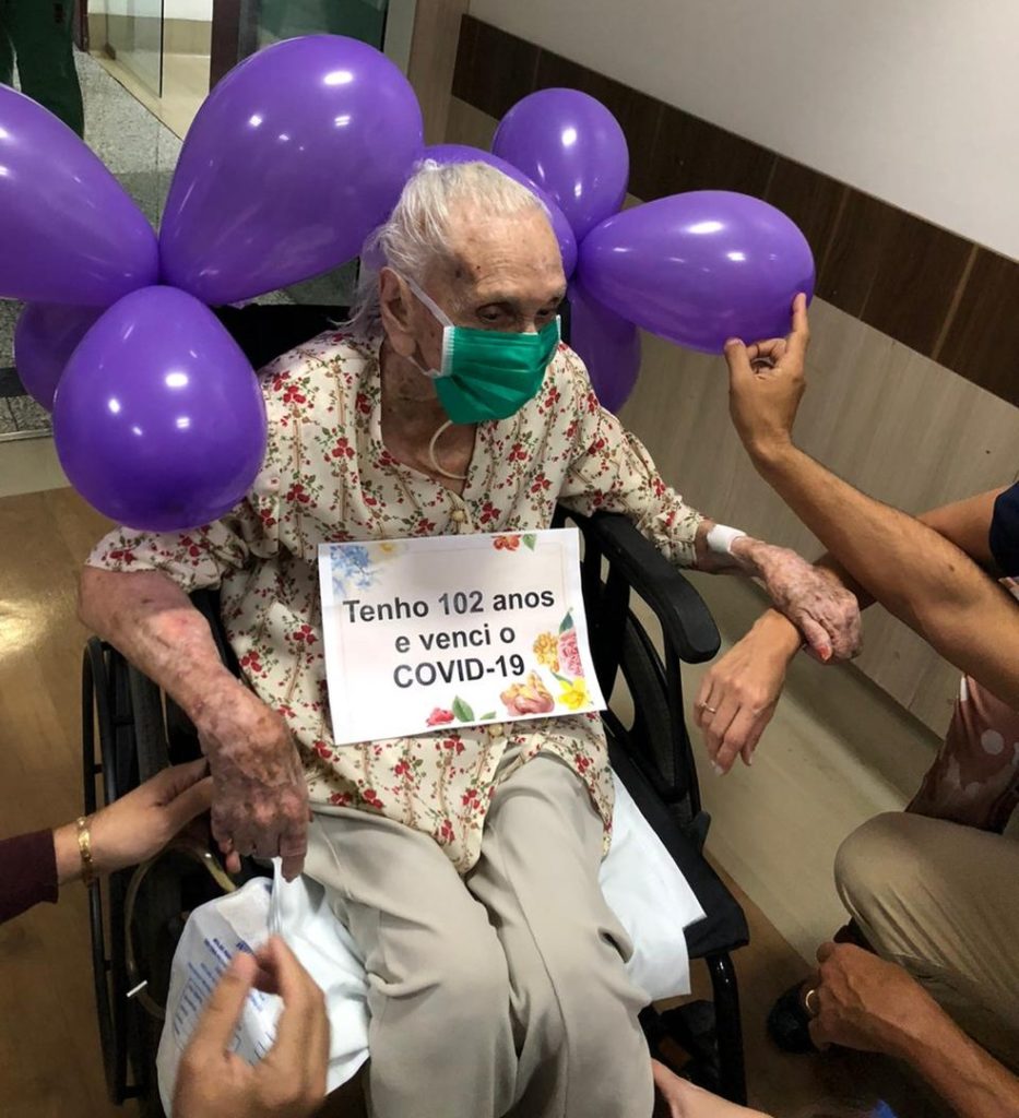 Idosa de 102 anos é considerada curada da covid-19 em Cuiabá