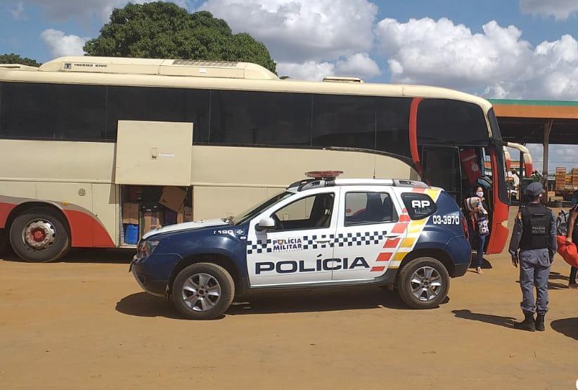 Dois motoristas são detidos por transporte ilegal de passageiros