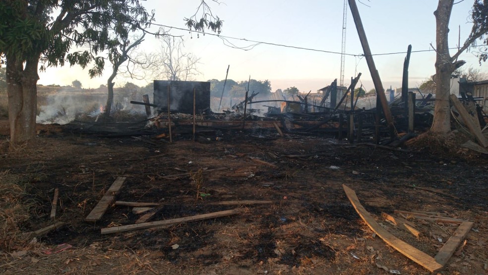 Bebê morre queimada após casa pegar fogo em distrito de Itanhangá 9