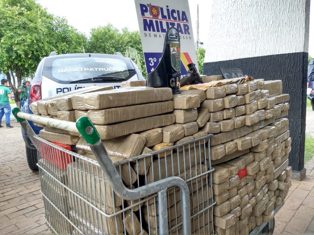 Policiais descobrem mais de 400 kg de maconha em Sinop