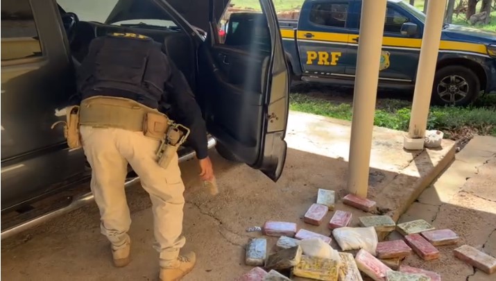 Mais de 40 kg de cocaína são encontrados em caminhonete; Veja