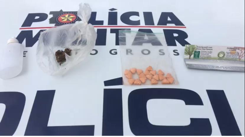 3 jovens são presos com 18 comprimidos de ecstasy e maconha