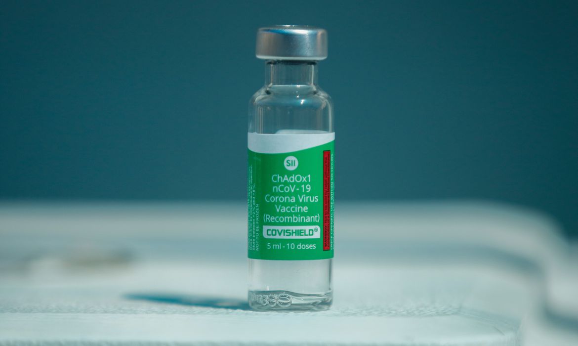 Vacina: IFA chega hoje no Brasil para iniciar produções