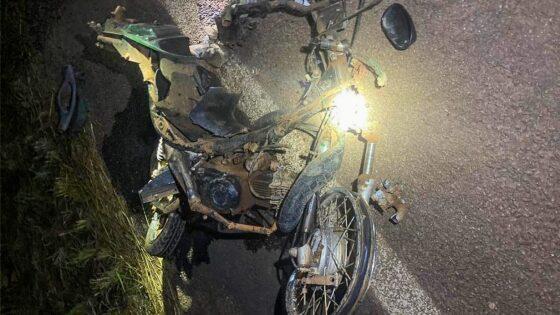 Gravíssima colisão entre 2 motocicletas deixa mortos em MT