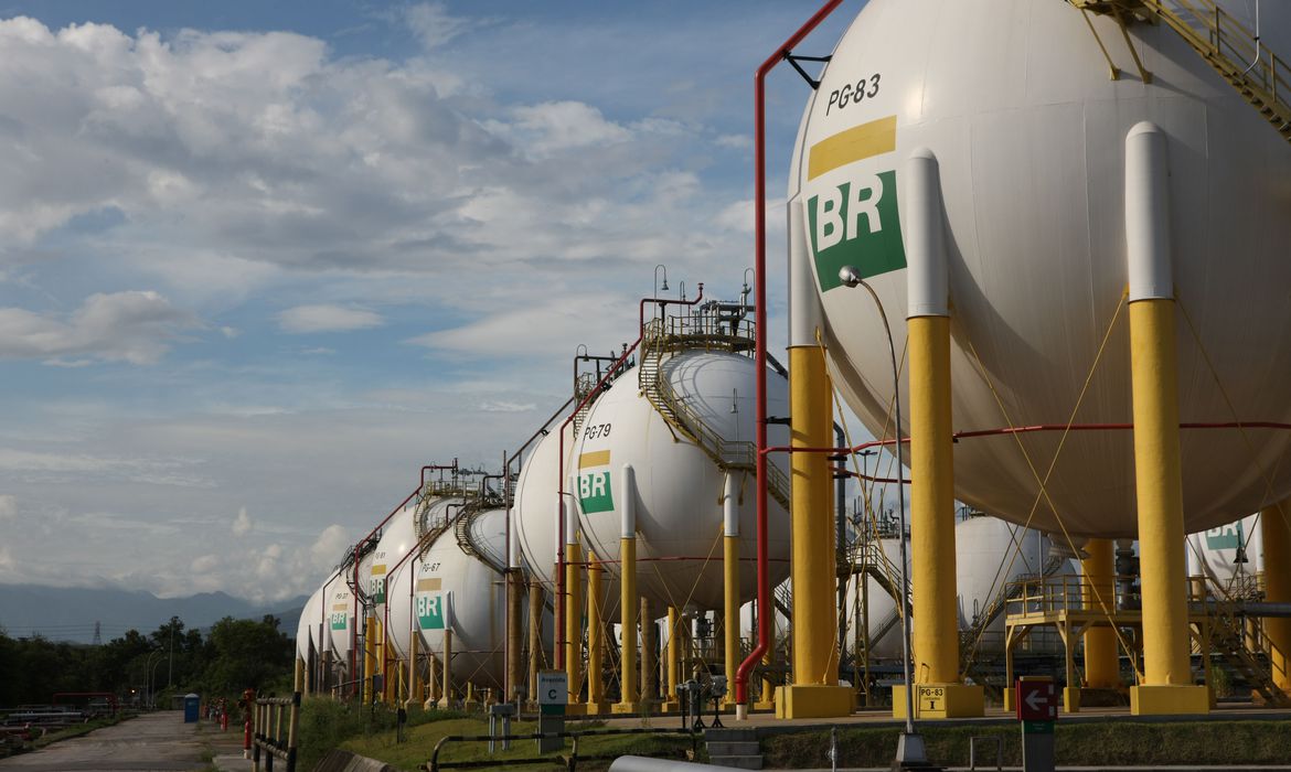 Petrobrás anuncia reajuste de 30% no preço do gás natural