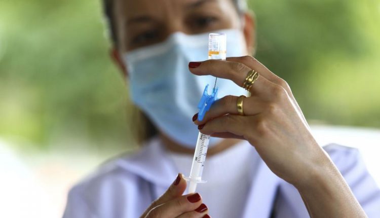 Covid-19: Sinop começa vacinação de profissionais da educação