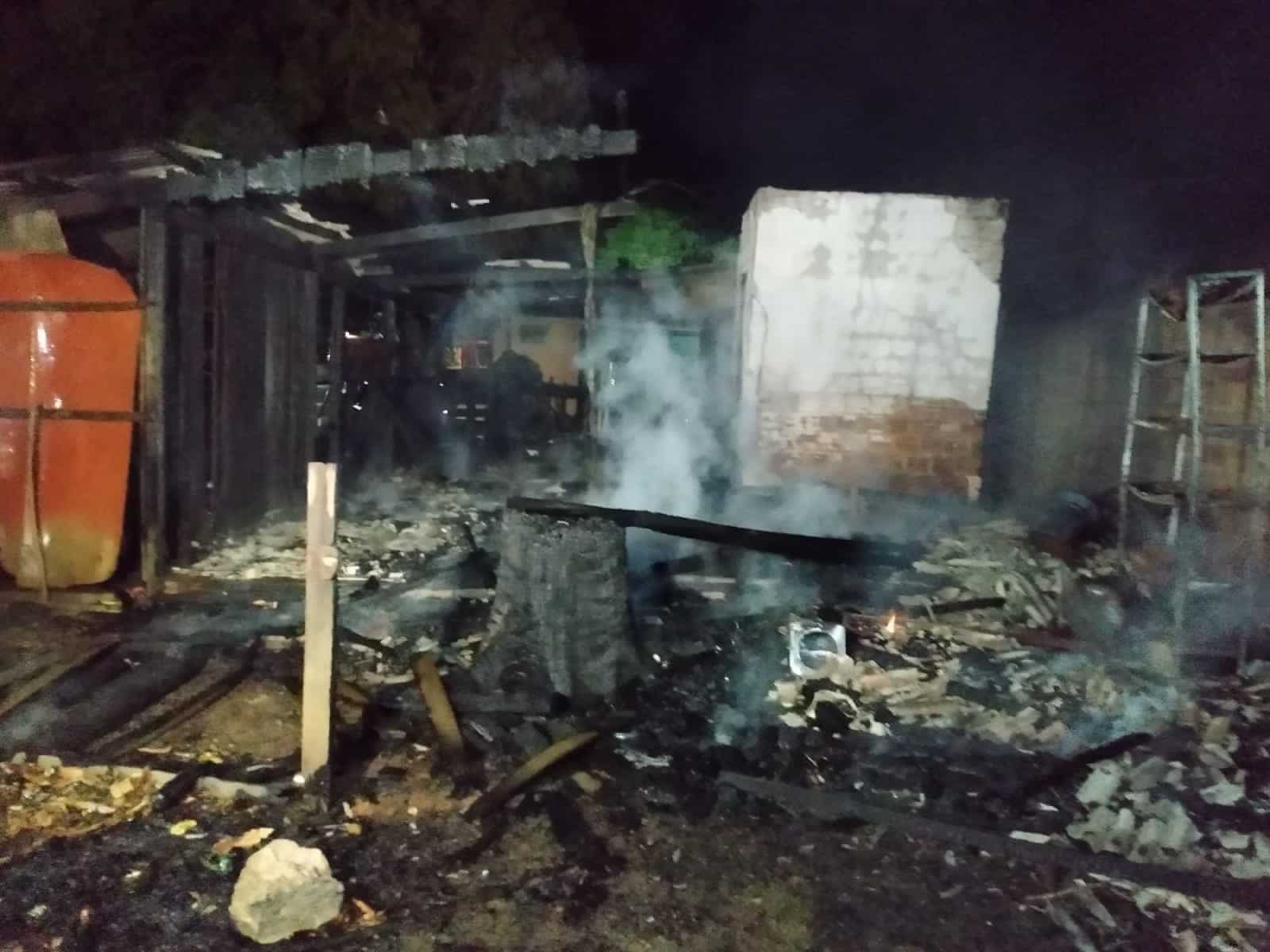 SINOP: Homem incendeia residência após colocar fogo em lixo 11