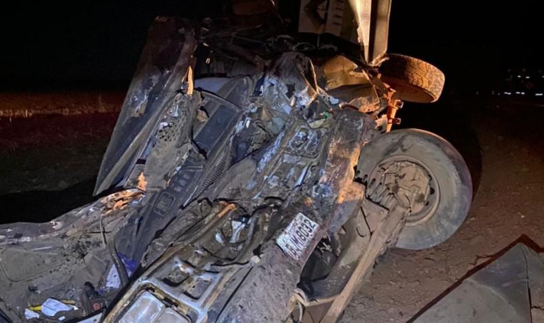 Acidente entre camionete e carreta deixa mortos em Sorriso 10