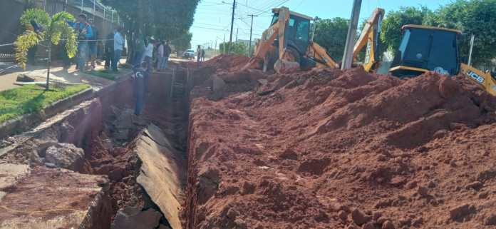 URGENTE: Trabalhadores ficam soterrados durante escavação 6