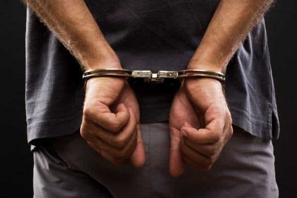 Homem é preso por estuprar próprio filho de 20 anos