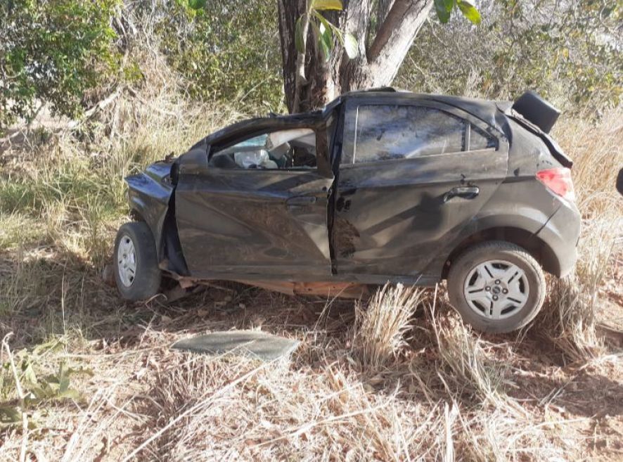 TRAGÉDIA: Jovem de 25 anos morre ao colidir veículo em árvore 4