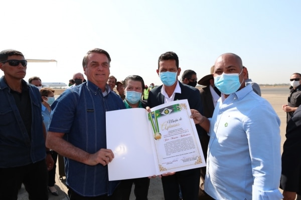 Presidente recebe título de cidadão cuiabano em visita a Mato Grosso