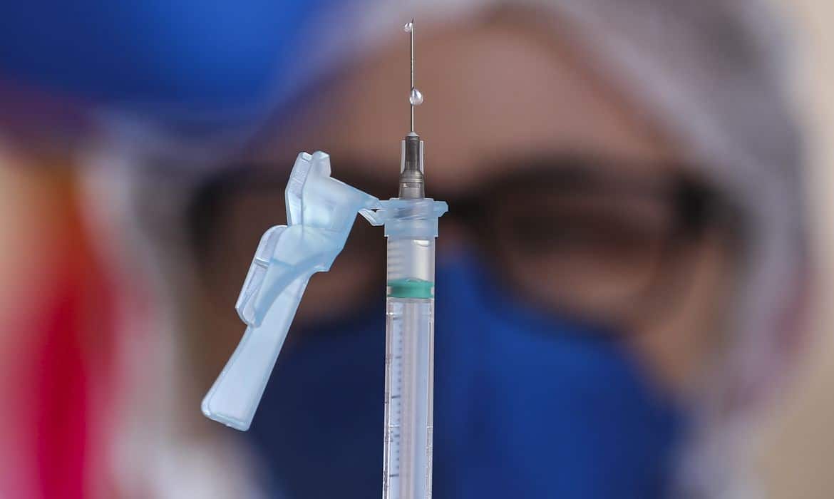 Ministério da Saúde informa que vacina da Covid terá 3 doses