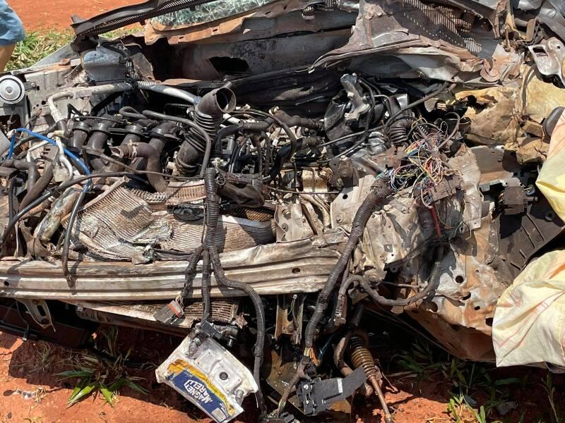 TRAGÉDIA: Acidente gravíssimo mata motorista e deixa carro destruído 9