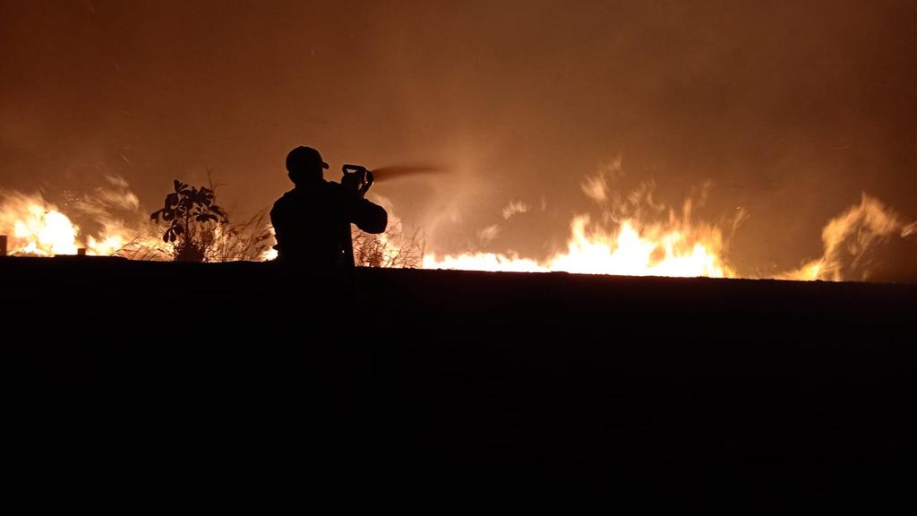 Incêndio no Lixão mobiliza autoridades após horas de trabalho em combate ao fogo 9