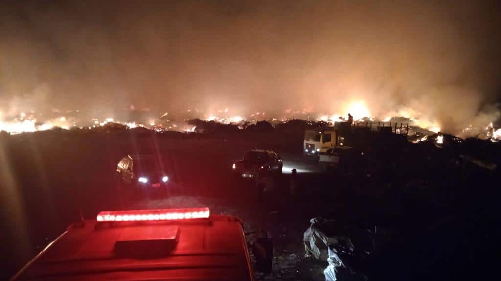 Incêndio no Lixão mobiliza autoridades após horas de trabalho em combate ao fogo