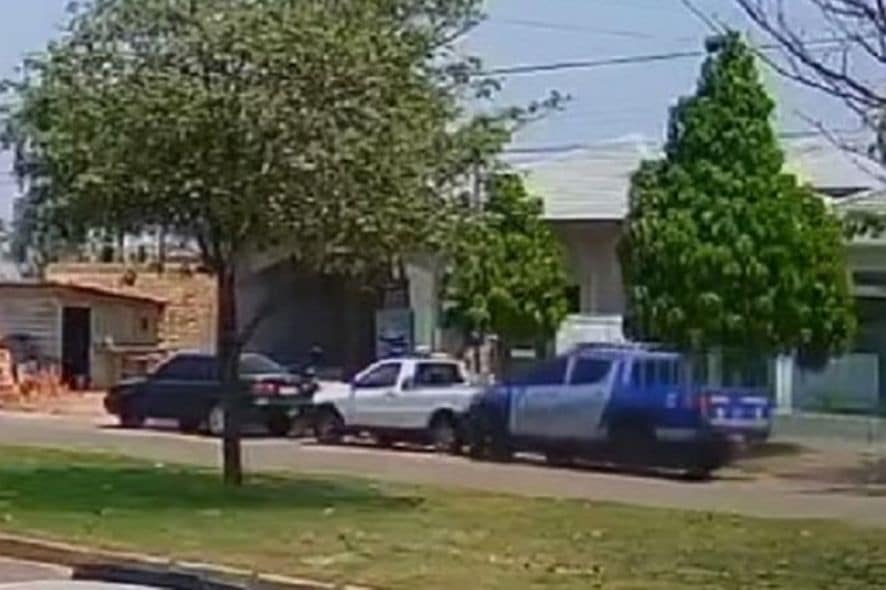 VÍDEO: Agente da Guarda tem mal súbito e bate viatura em veículos estacionados