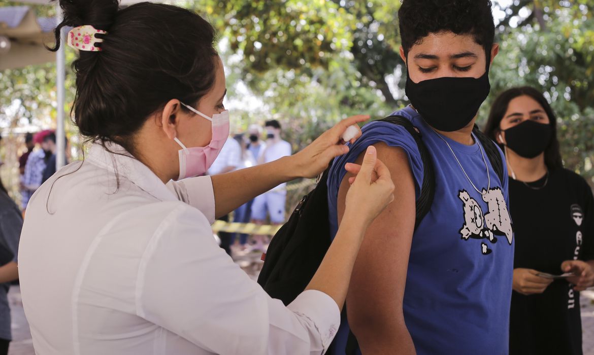 Brasil atinge marca de 350 milhões de doses de vacina distribuídas