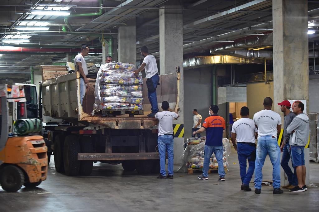 Entrega de 83,4 mil cestas básicas é realizada para municípios de MT