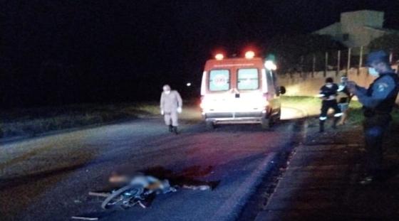 Criança morre atropelada por caminhão após cair de bicicleta em rodovia