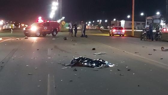 Mãe e filho morrem após gravíssima colisão entre moto e camionete no Nortão