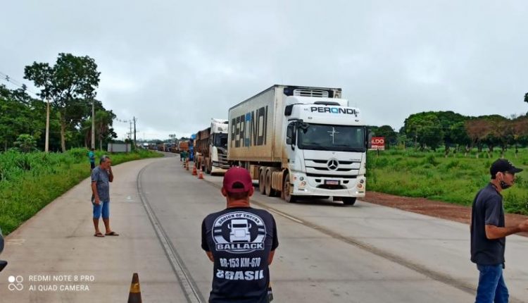 VÍDEO: Caminhoneiros param BR-163 para realizar protestos por melhorias na rodovia 6