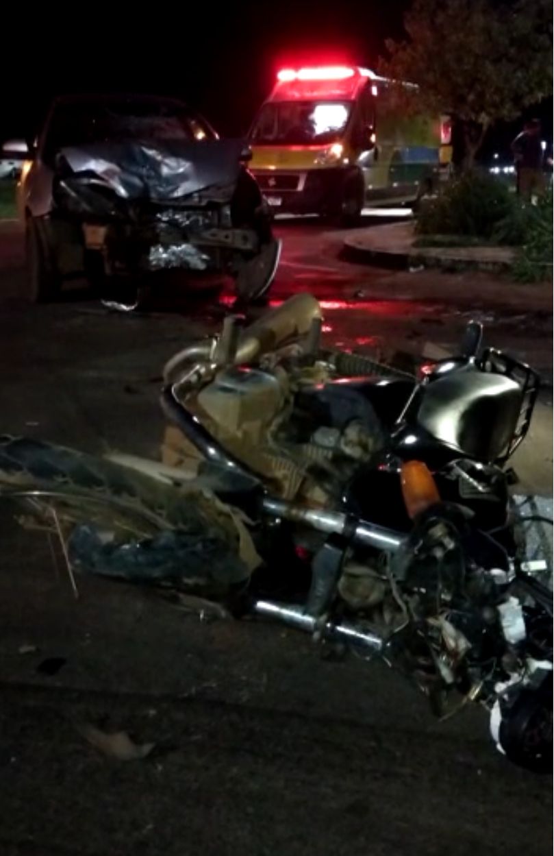 Jovem de 18 anos fica ferido após colisão entre carro e moto em Sinop 3