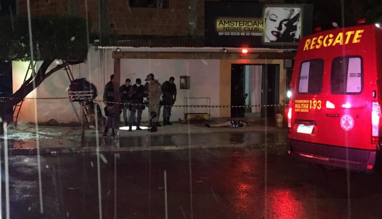 Mulher é brutalmente executada a Tiros na frente de Bar em Sinop 7