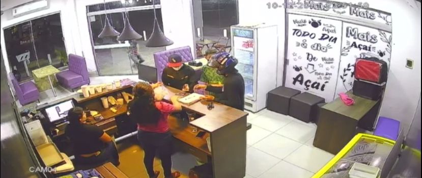 SINOP: Jovens são presos acusados de roubo em loja de açaí
