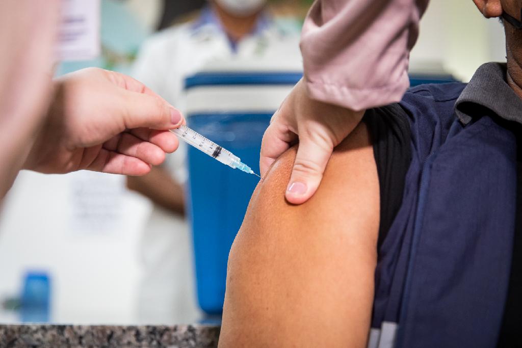 SES alerta para importância de idosos e profissionais da saúde se vacinarem contra INFLUENZA 3