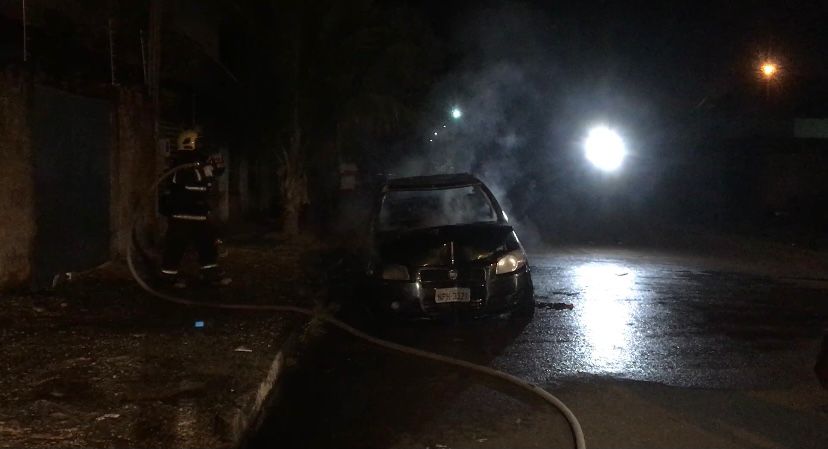 SINOP: Homem ateia fogo no próprio carro após colisão 4