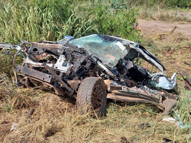 Acidente deixa casal morto e camionete totalmente destruída em MT 1